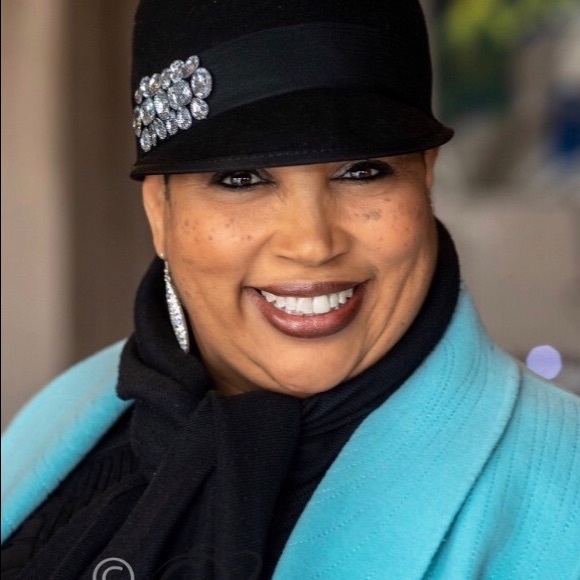 Meet your Posher, Casandra - Picture 4 of 7